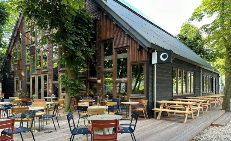 Outdoor Seating Dining